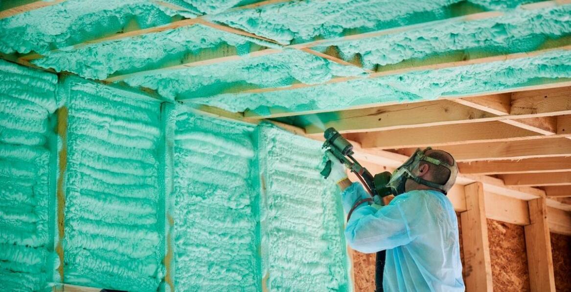 Oszczędności na kosztach ogrzewania dzięki zastosowaniu izolacji natryskowej pianką poliuretanową