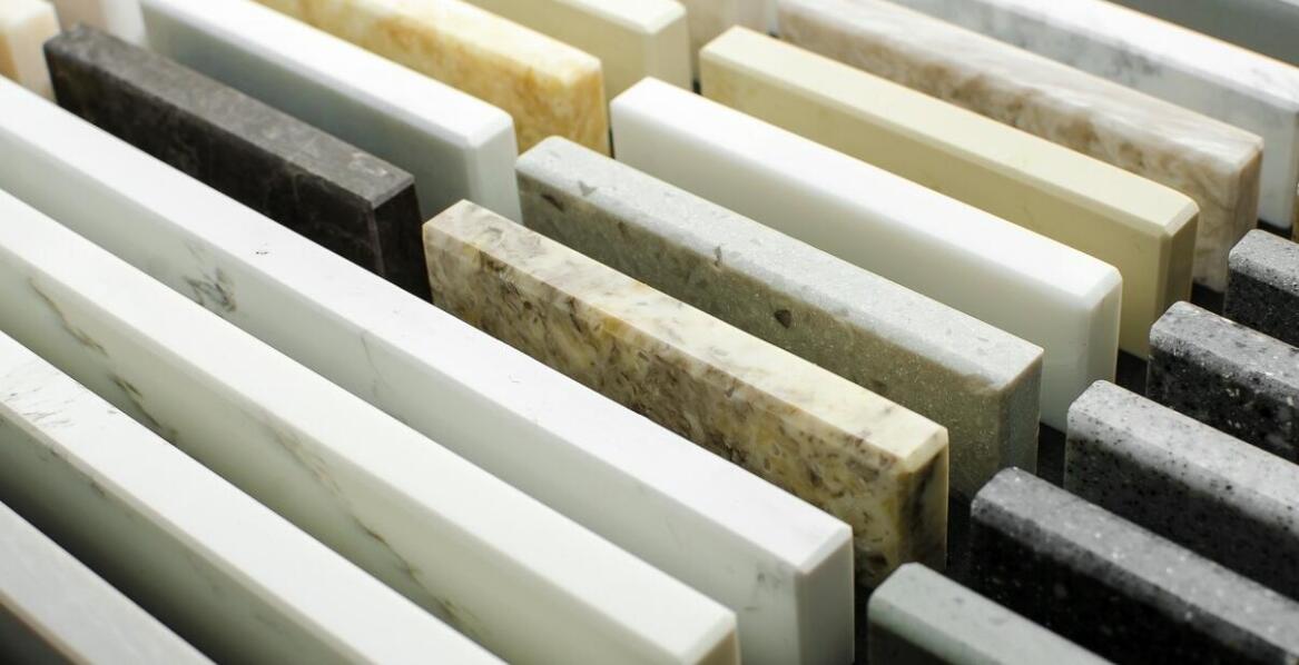 Jak dobrać płytki ozdobne do łazienki?