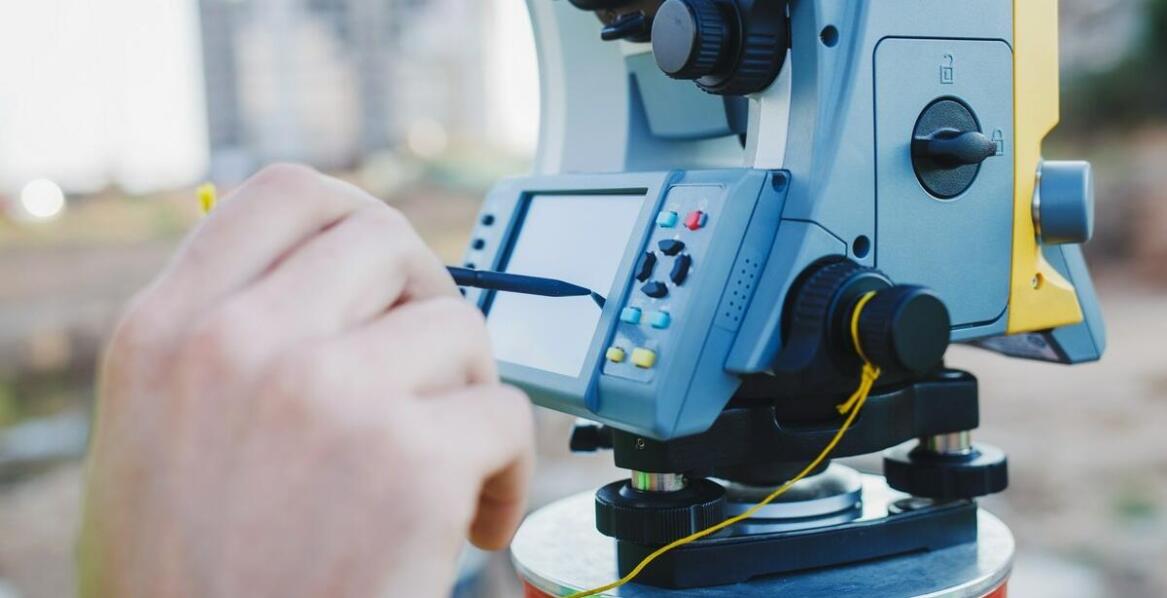 Pomiary sytuacyjno-wysokościowe dla potrzeb projektowych - precyzja i dokładność usług geodety Polkowice