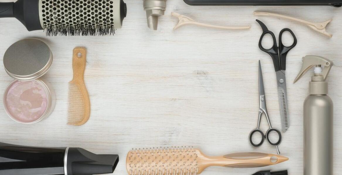 Jak wybrać odpowiednie urządzenia do suszenia i modelowania włosów w hurtowni fryzjerskiej?