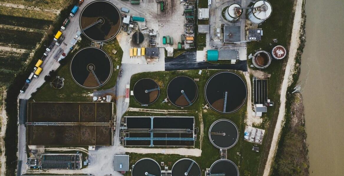 Oczyszczanie ścieków w zgodzie z przepisami: korzyści dla użytkowników i środowiska