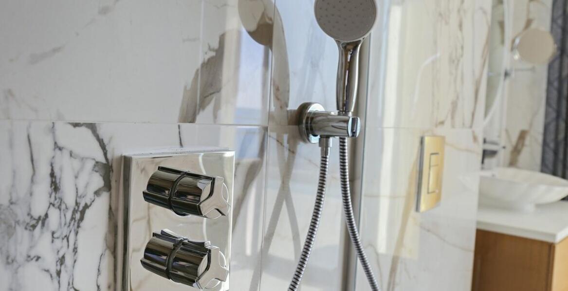 Oszczędność wody i energii dzięki bateriom umywalkowym Gessi: ekologiczne rozwiązania dla Twojej łazienki