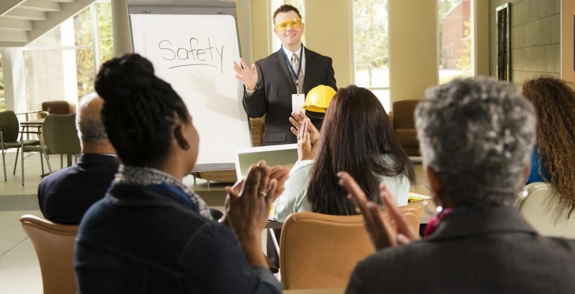 Szkolenia i wsparcie dla klientów korzystających ze środków czystości Pramol