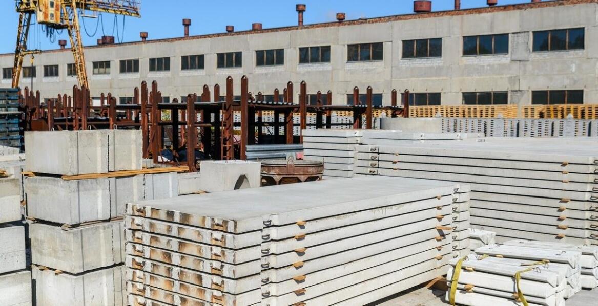 Beton towarowy a elementy ścienne - jakie są zalety i wady?