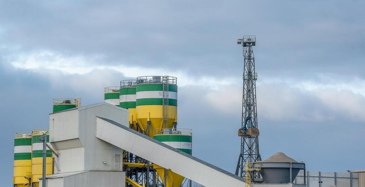 Zastosowanie pobornika pyłu w przemyśle chemicznym: kontrola emisji zanieczyszczeń w procesach produkcyjnych