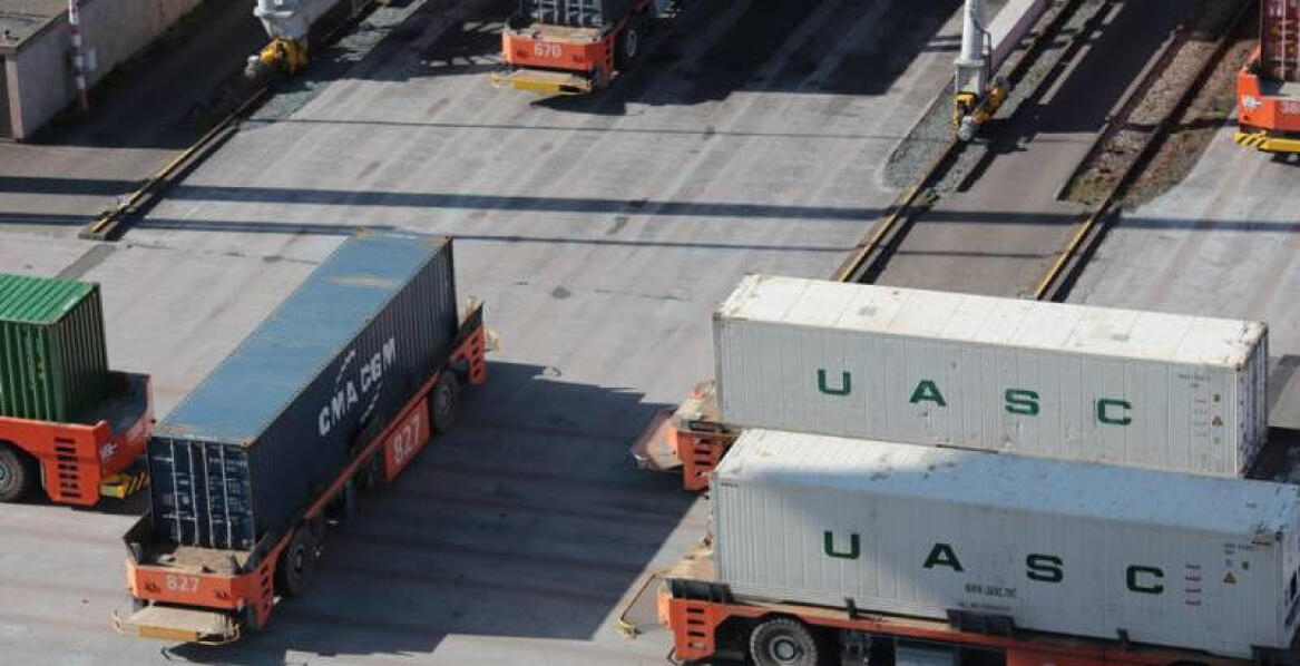 Jakiej firmie warto zlecić transport produktów z UK?