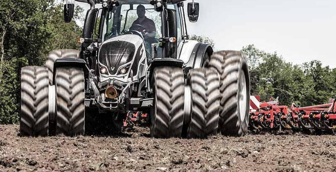Ciągnik rolniczy 4x4 - traktory Valtra