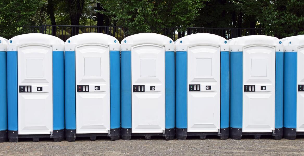 Najlepsze toalety przenośne w Poznaniu i zarządzanie odpadami dla firm!