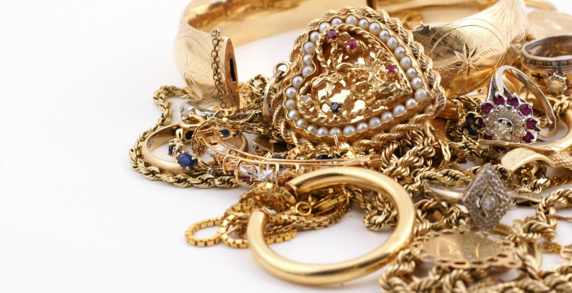 Błysk i elegancja na co dzień: Odkryj najnowsze trendy w złotej i srebrnej biżuterii damskiej