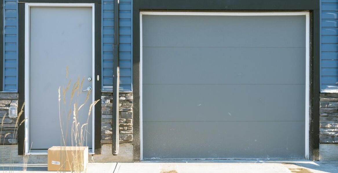 Bezpieczeństwo i ochrona mienia w tanim garażu blaszanym - jak zadbać o swoje rzeczy?