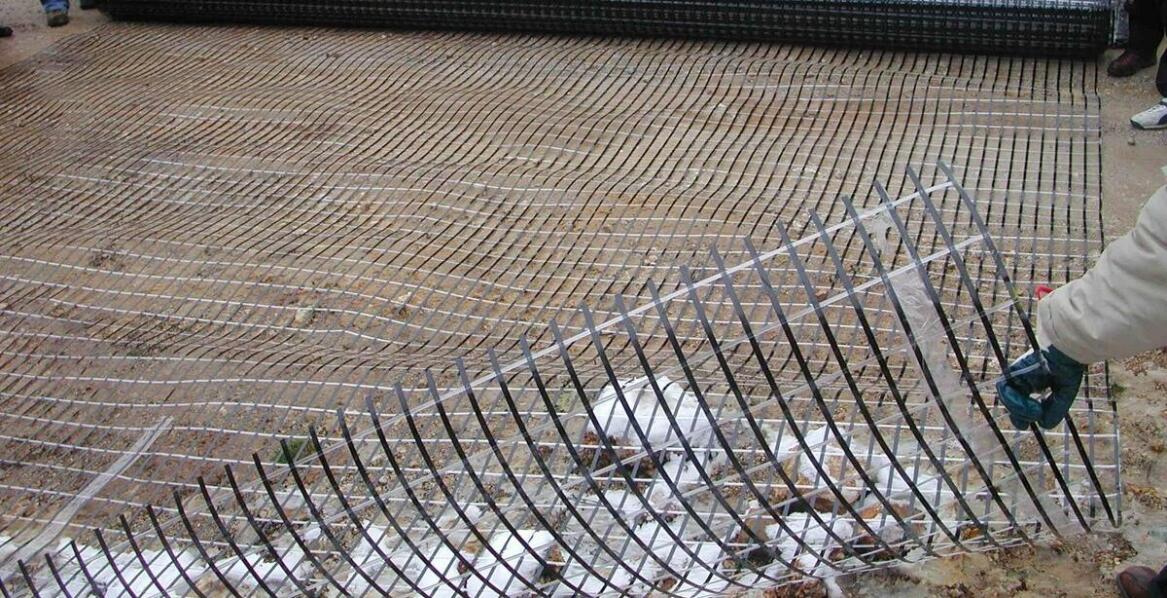 Geosyntetyki w inżynierii środowiska: rekultywacja terenów zdegradowanych i ochrona ekologiczna