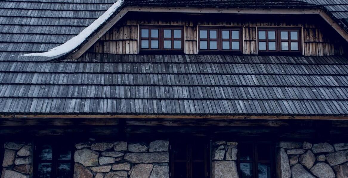 Dlaczego warto zdecydować się na okna drewniane do domu?