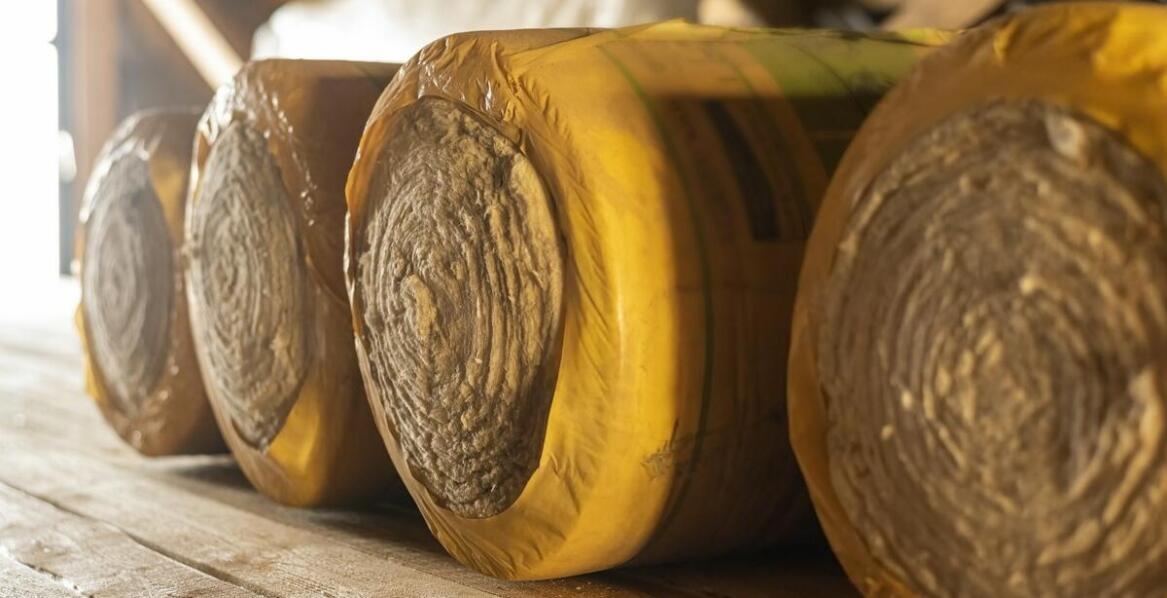 Jak wybrać odpowiednią izolację termiczną podczas remontu dachu?