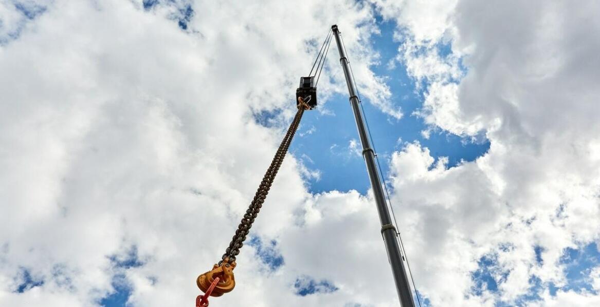 Wybór odpowiedniej wciągarki budowlanej: jak uwzględnić udźwig i długość liny?