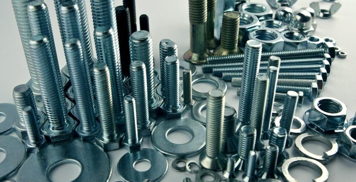 Wytrzymałość nakrętek do śrub: jakie czynniki mają wpływ na ich trwałość?