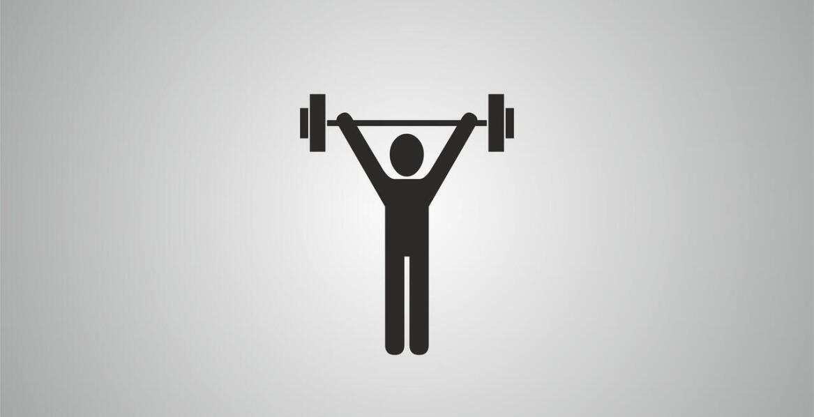 Jakie akcesoria sportowe mieć ze sobą na siłowni?