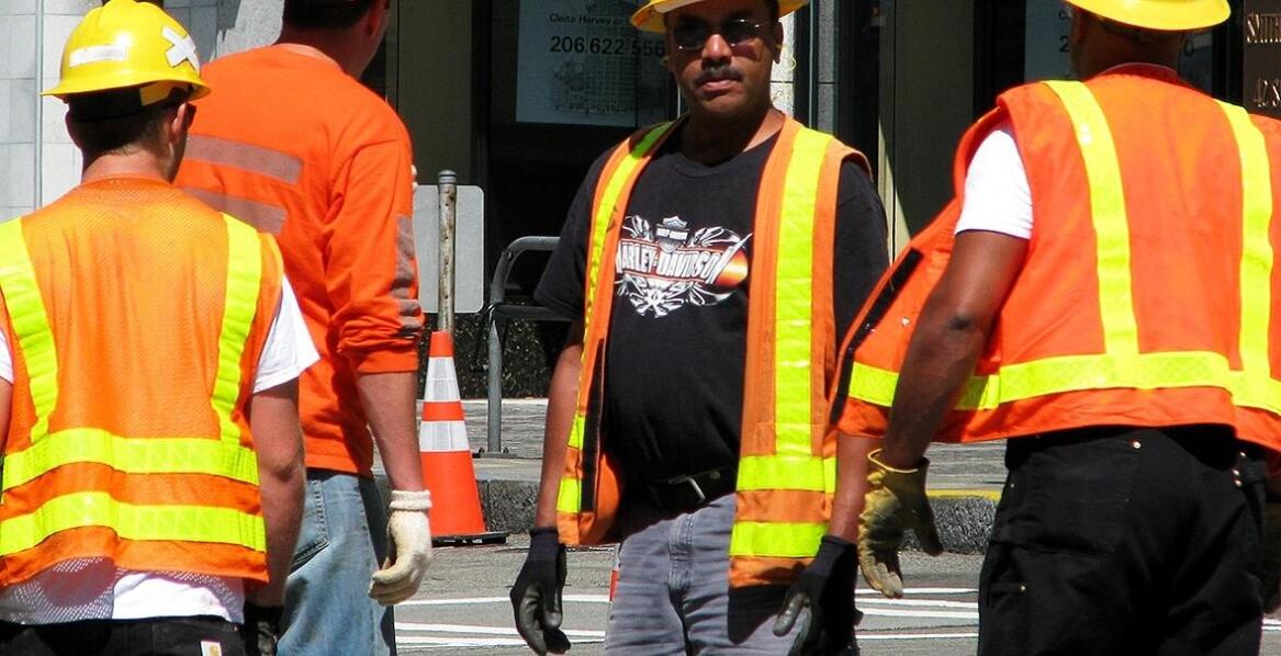 Jaki zakres usług oferuje firma budowlana?