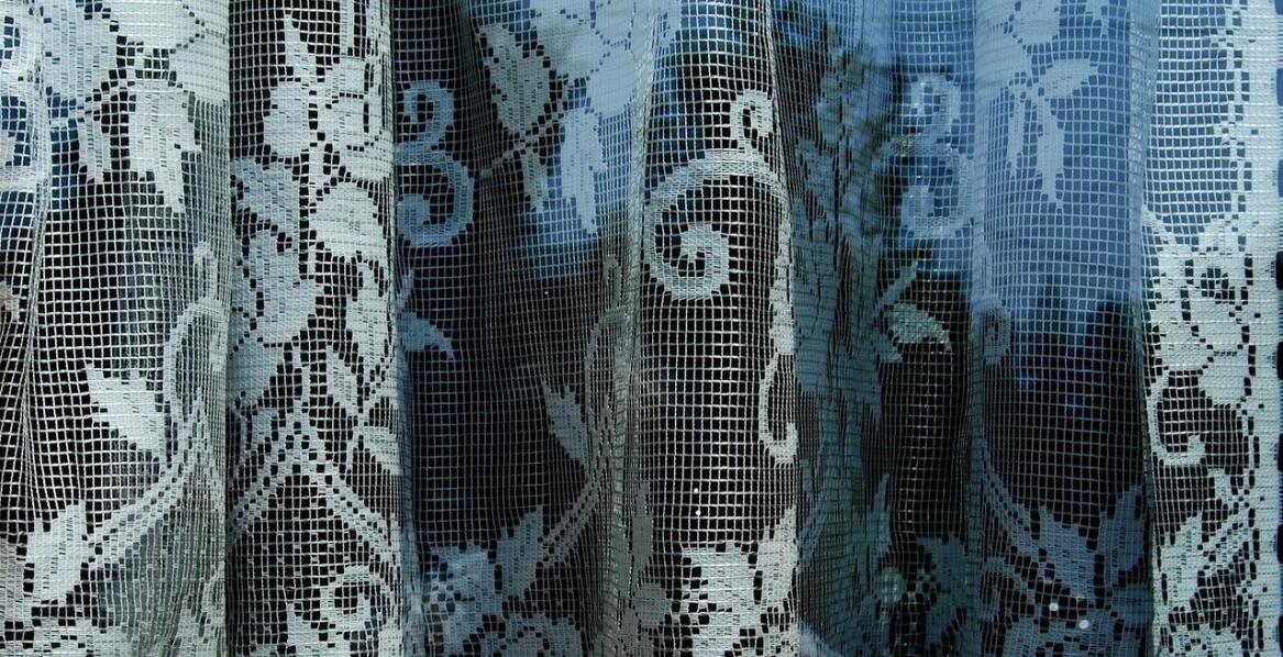 Czy w oknach muszą być firany?