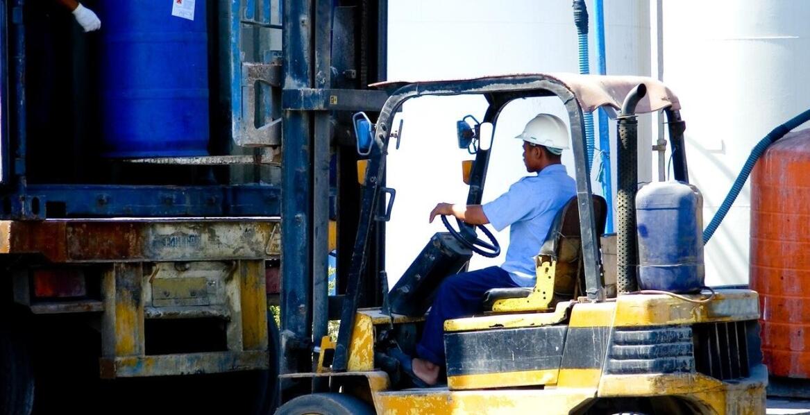 Odzież BHP dla pracowników magazynu