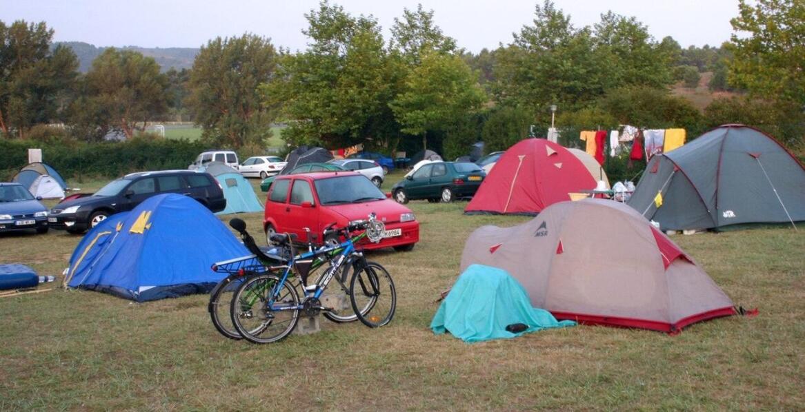 Karimata i śpiwór niezbędne pod namiotem
