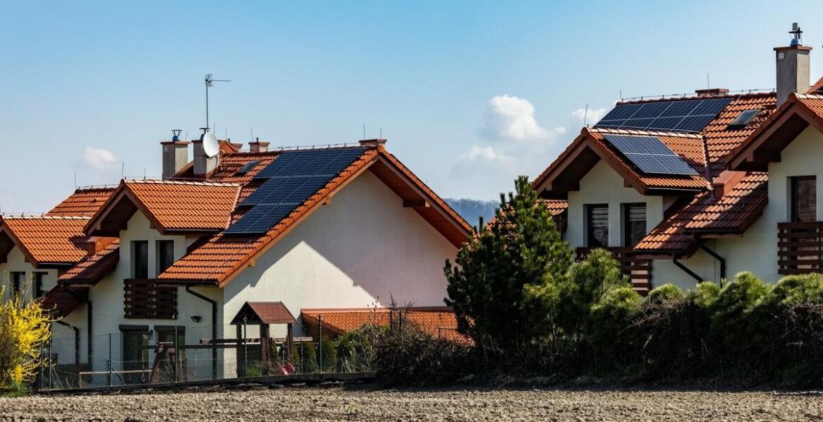 Wprowadzenie do prawnych aspektów posiadania instalacji fotowoltaicznej w Polsce