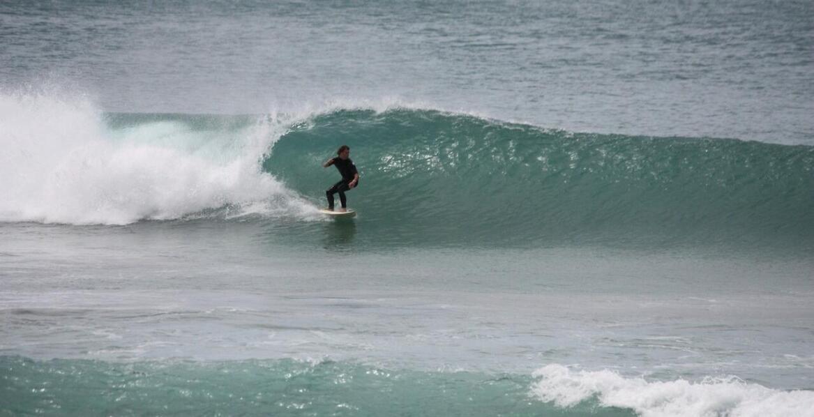 Aby surfing miał sens potrzeba odpowiednich fal