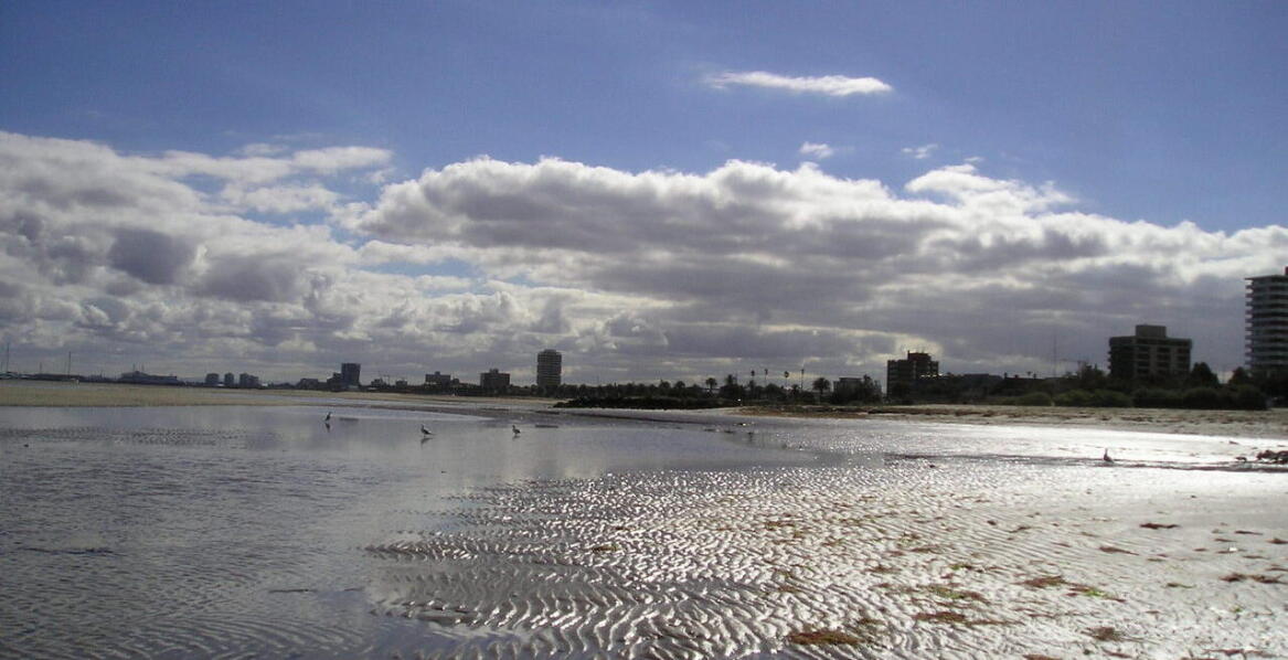Z dzieckiem na plaży