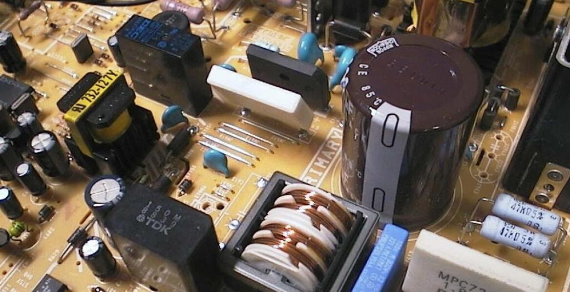 Kuchenne wagi i zegary