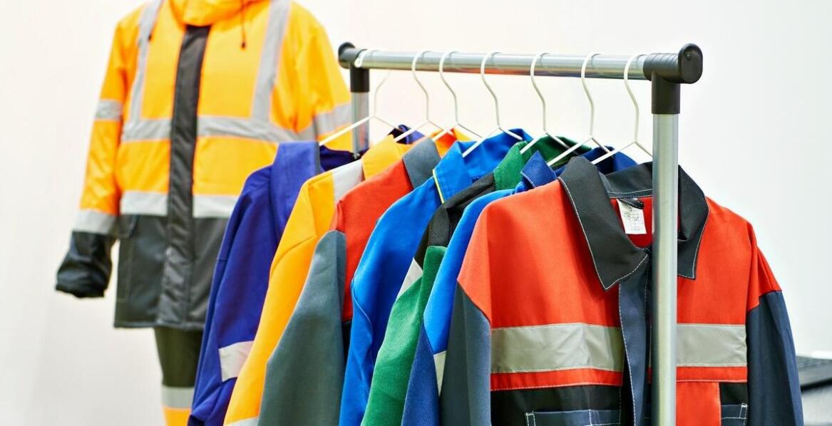 Doradztwo przy wyborze fartuchów ochronnych - jakie korzyści płyną z takiej usługi?