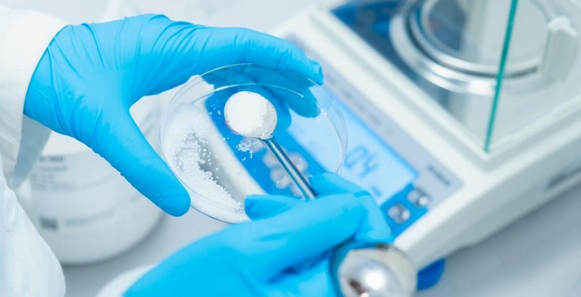 Czym różnią się akredytowane laboratoria wzorcujące od innych dostawców usług wzorcowania wag?