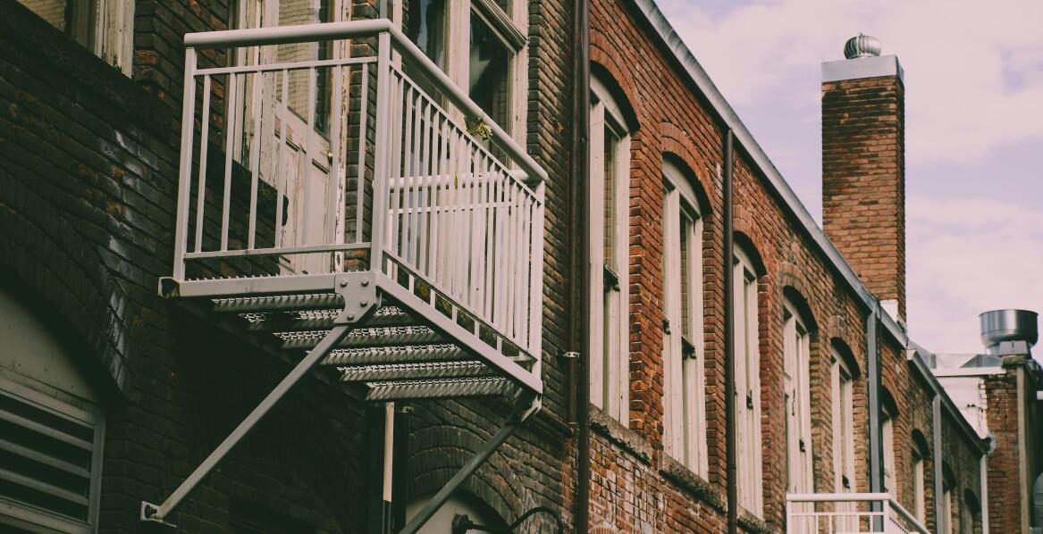 Balkonowe dylematy – czy balkon jest potrzebny?