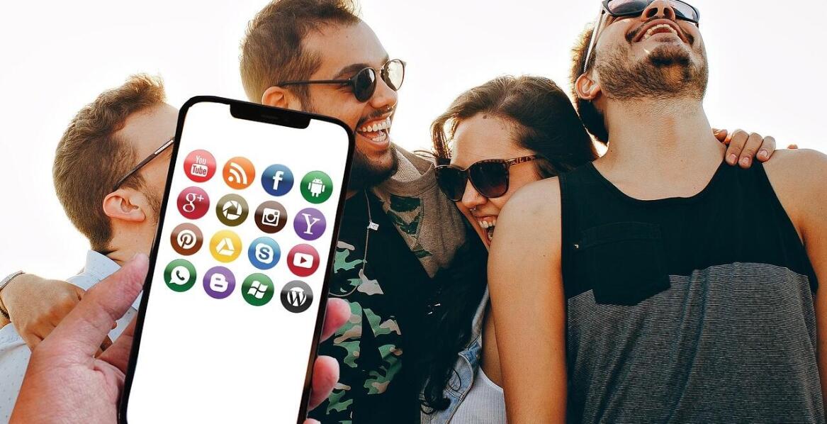 Jakie profile na Facebooku śledzimy najczęściej?