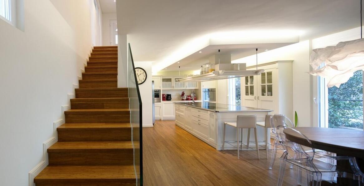 Czy warto zdecydować się na profesjonalne doradztwo przy wyborze kuchni na wymiar?