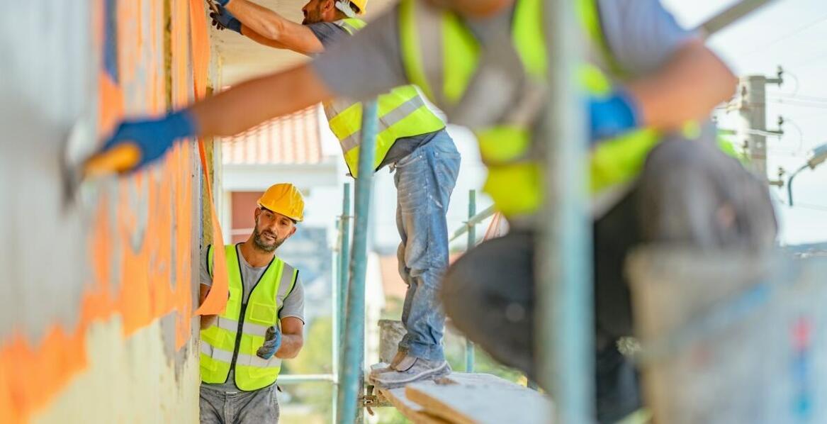 Jakie są najważniejsze cechy dobrego wykonawcy usług związanych z rusztowaniami we Wrocławiu?