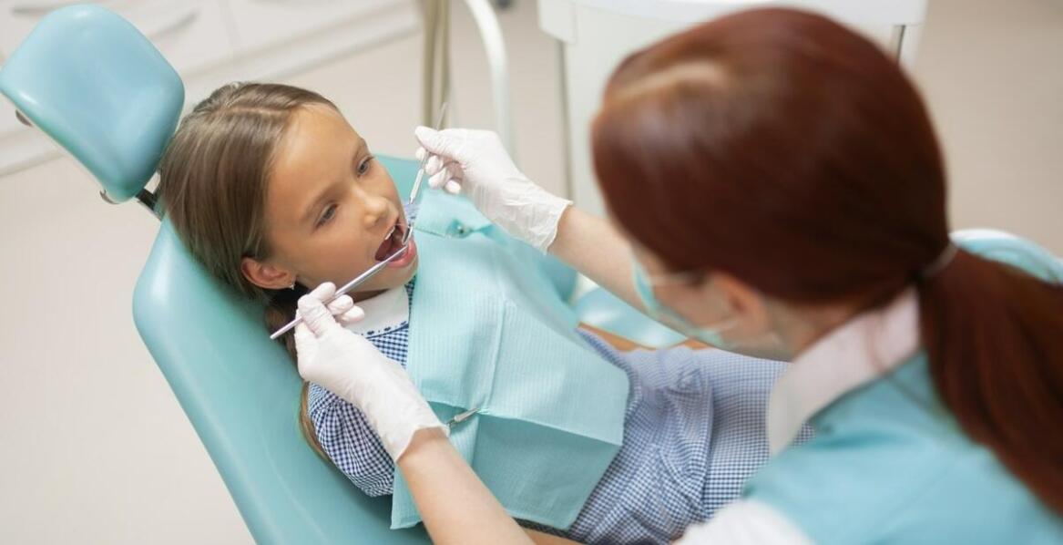 Kiedy warto udać się z pociechą do stomatologa dziecięcego?