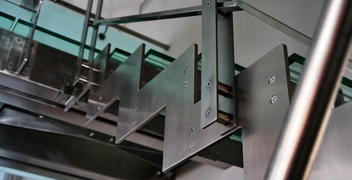 Kolana hamburskie w balustradach – klucz do estetyki i funkcjonalności