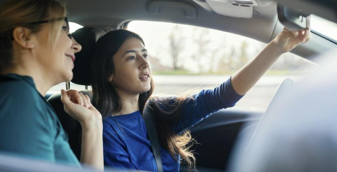 Kurs prawo jazdy a praktyka: jak przygotować się do jazdy w ruchu miejskim?