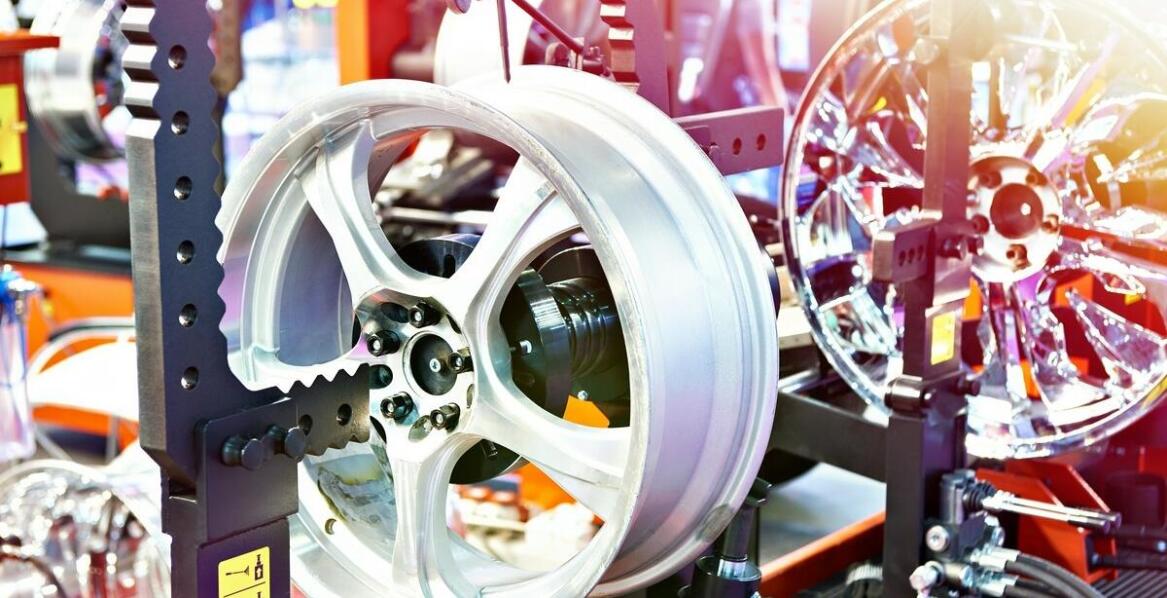 Dlaczego wybór odpowiednich kół jest kluczowy dla osiągów samochodu elektrycznego?