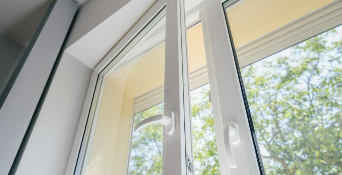 Zastosowanie okien PCV w budownictwie energooszczędnym: korzyści dla użytkowników
