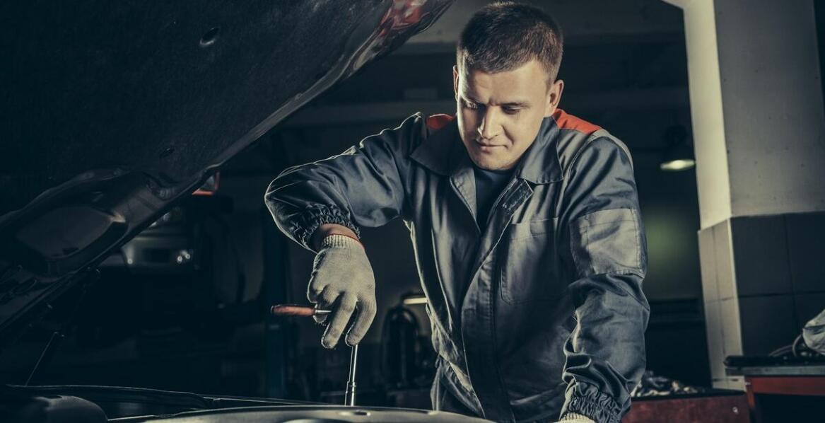 Dlaczego warto korzystać z usług profesjonalnego mechanika w Rzeszowie?