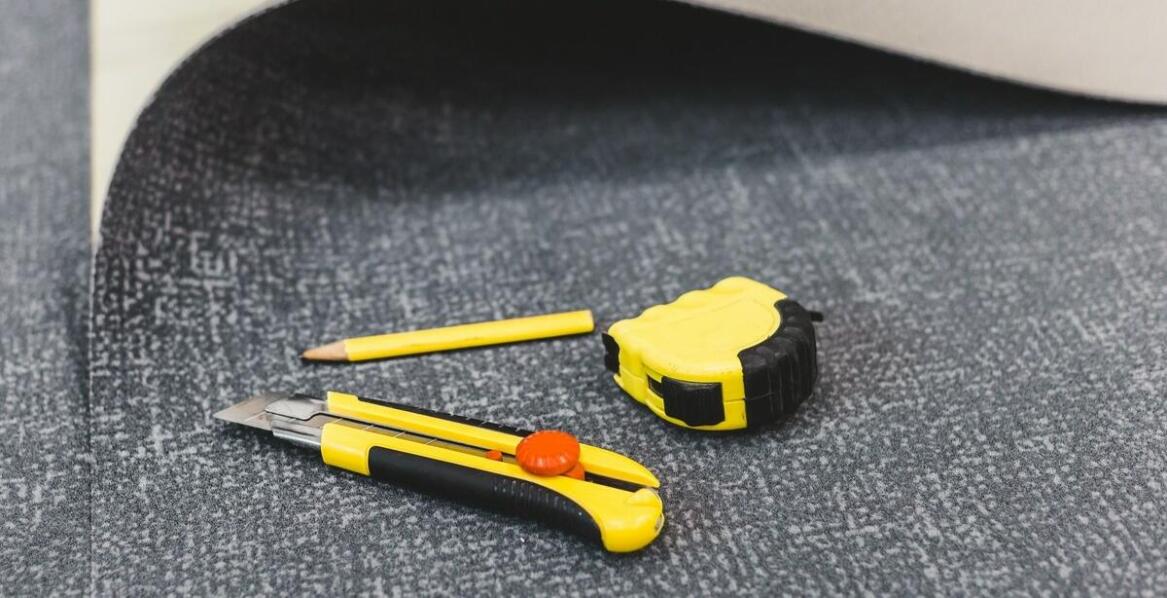 Jak prawidłowo wymierzyć otwór drzwiowy przed zakupem i montażem drzwi?