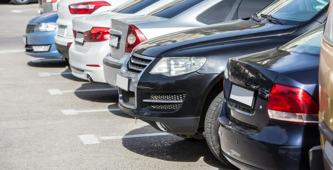 Dlaczego utwardzona nawierzchnia parkingu wpływa na bezpieczeństwo Twojego pojazdu?