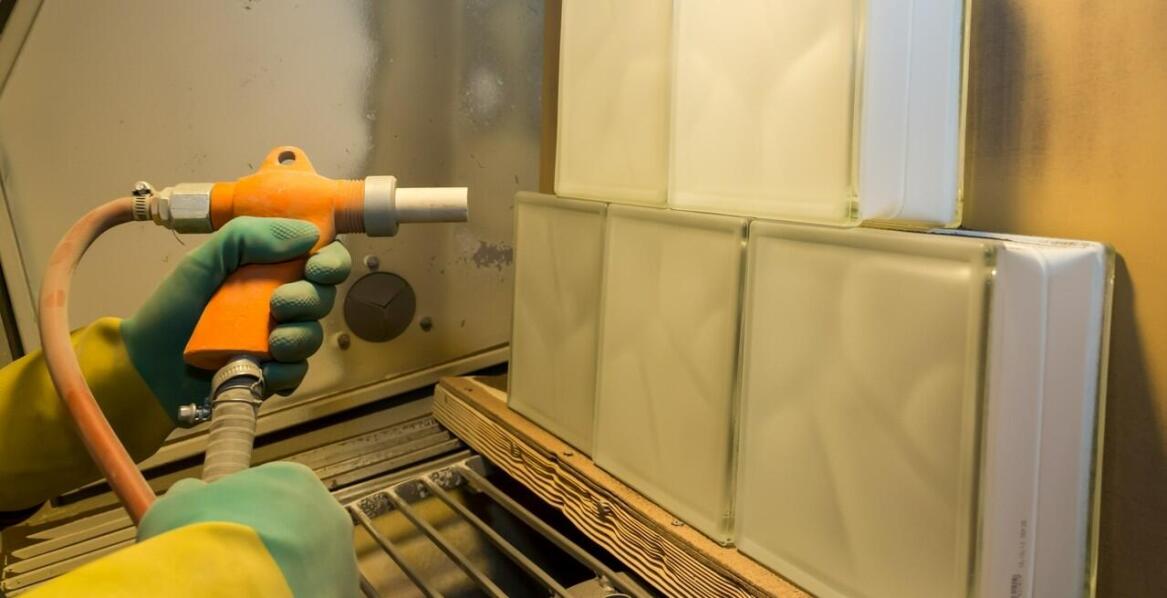 Malowanie proszkowe, czyli sposób na długotrwałą ochronę ogrodzeń ażurowych