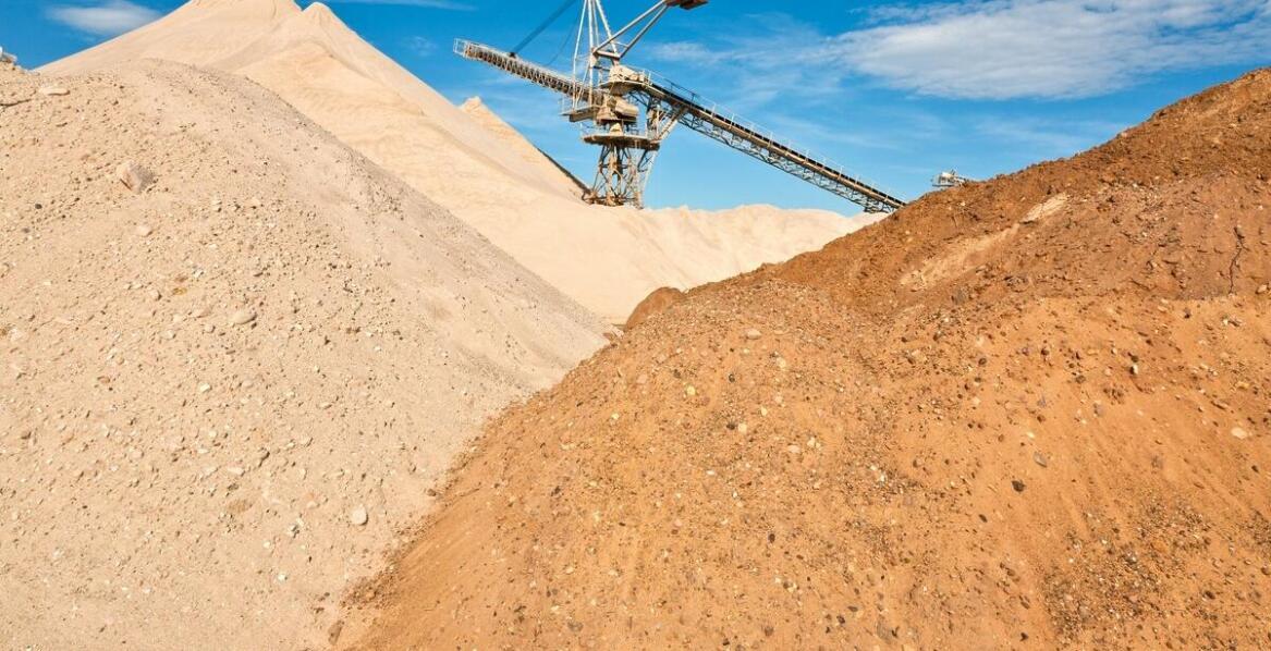 Wpływ piasku suszonego na trwałość i estetykę powierzchni budowlanych