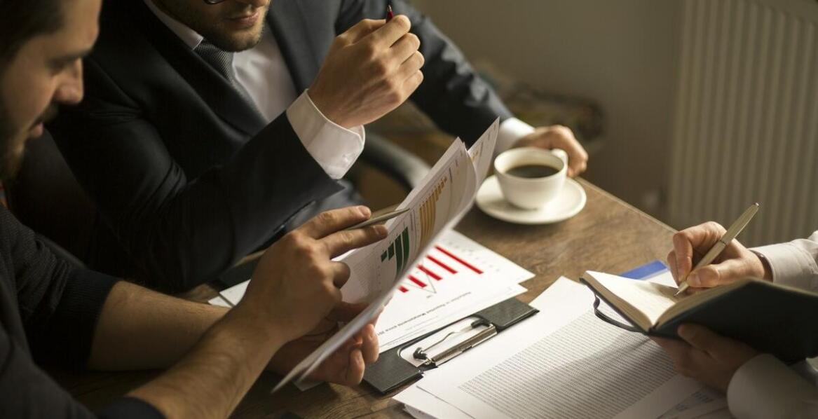 Jakie są obowiązki podatkowe osób prowadzących działalność gospodarczą w Warszawie?