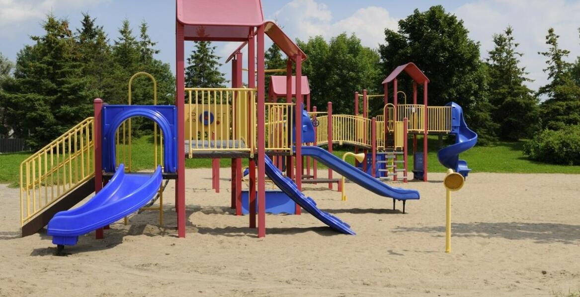 Seria klasyczna vs nowoczesna - jakie zabawki wybrać dla swojego placu zabaw?