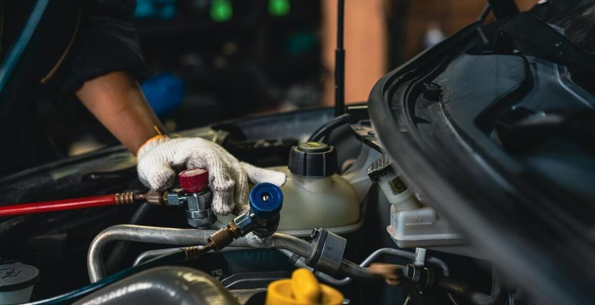 Wybór odpowiedniego warsztatu do serwisowania klimatyzacji samochodowej: na co zwrócić uwagę?