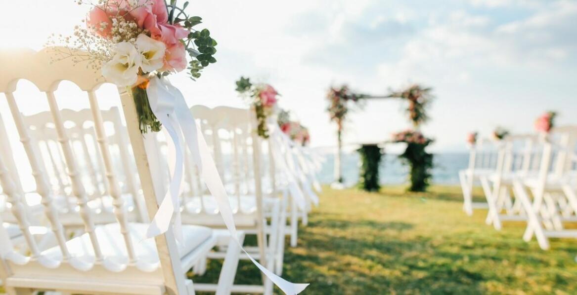Czy warto zdecydować się na przyjęcia weselne na świeżym powietrzu?