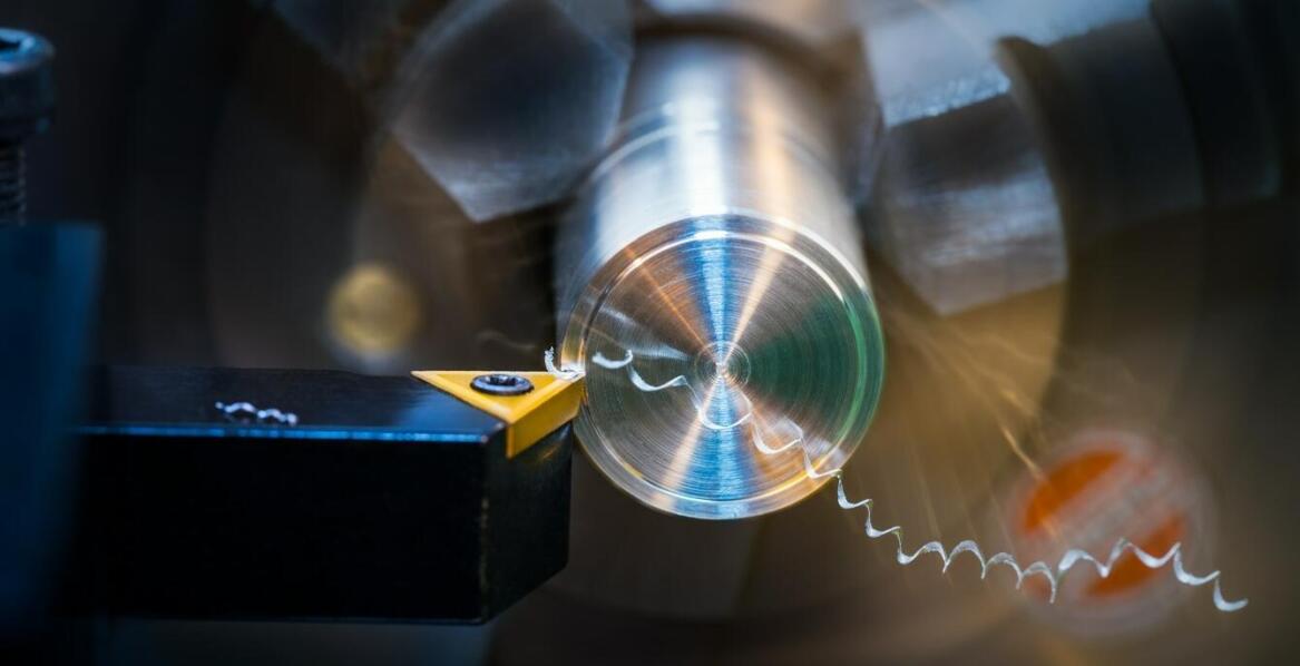 Jakie są kluczowe wyzwania związane z obróbką metali CNC?