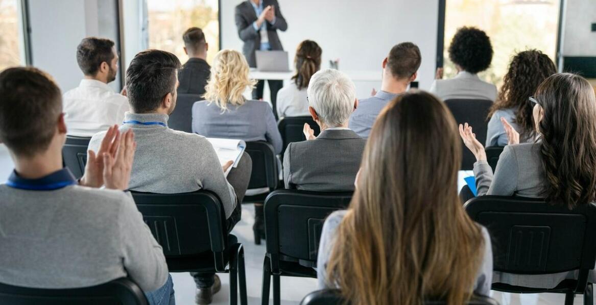 Szkolenia BHP dla osób dorosłych – specyfika kształcenia pozaszkolnego